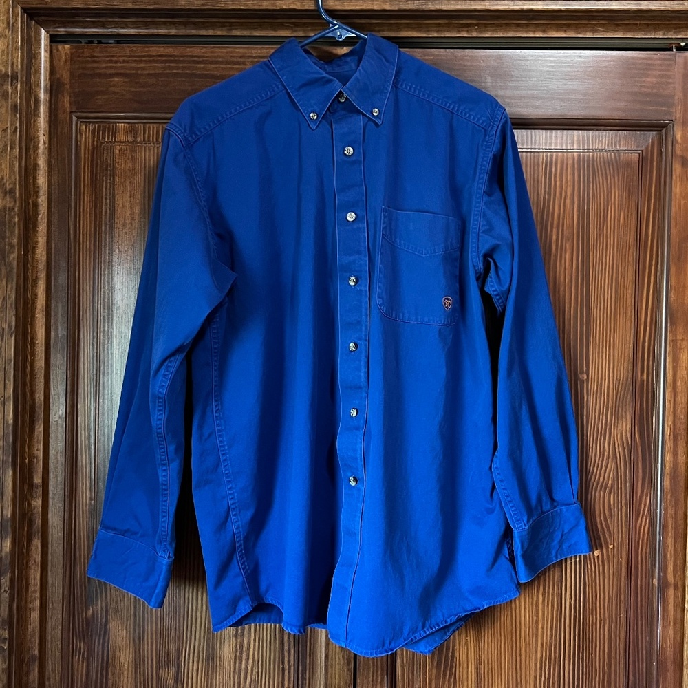 ARIAT Button Down Long Sleeve Shirt (Size M)